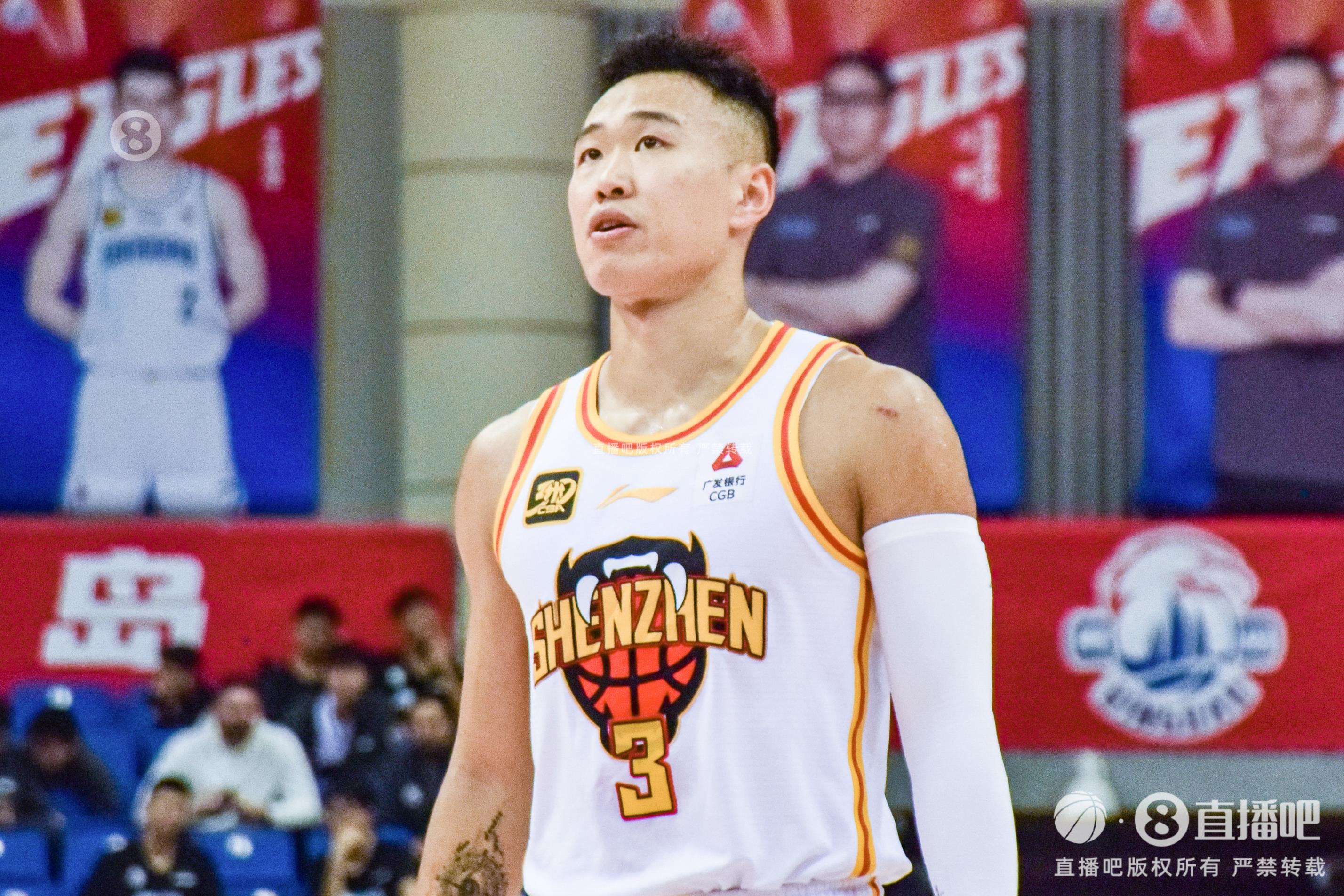 下半場沒給打！賀希寧14分鐘3中0無得分 僅拿3籃板